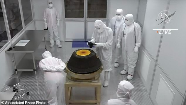 🚀 Таинственная черная пыль в образцах с астероида испугала ученых НАСА 