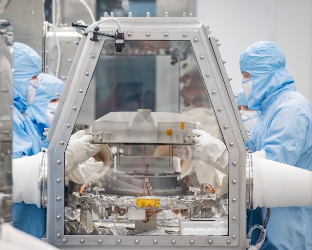 🚀 Таинственная черная пыль в образцах с астероида испугала ученых НАСА 