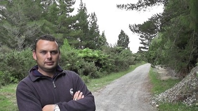 В 2011 году трое мужчин и ребенок из Новой Зеландии столкнулись с инопланетянином
