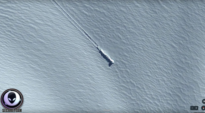 На картах Google Earth в Антарктиде обнаружили упавший "корабль пришельцев" 